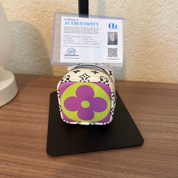 LOUIS VUITTON Monogram
Giant Portemonnaie Cube Mini
Cube Coin Bag Key Charm - Picture 8 of 10